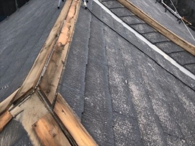 さいたま市岩槻区　屋根カバー工事　屋根棟板金の撤去