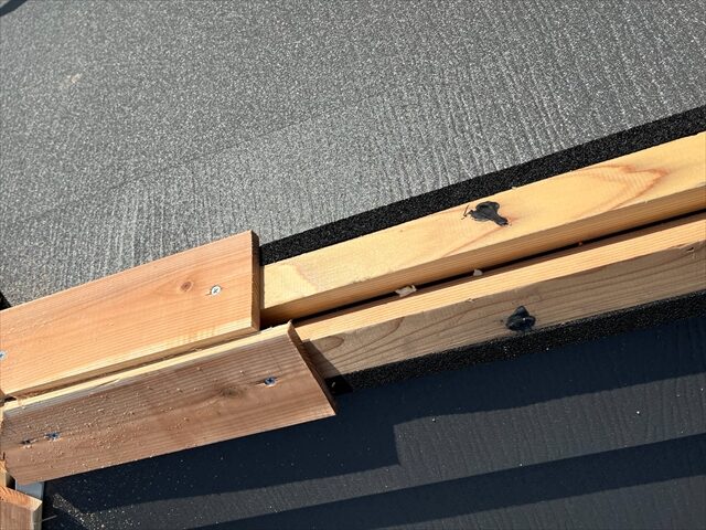 春日部市にて屋根カバー工事、貫板取り付けの拡大写真